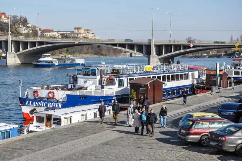 Prága Vltava folyami hajóút panorámás kilátással
