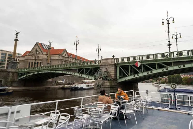 Prága Vltava folyami hajóút panorámás kilátással