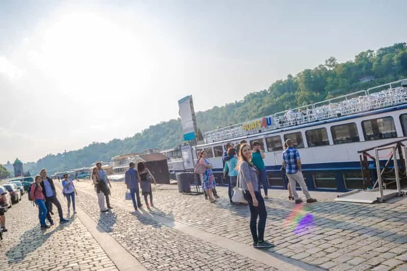 Prága Vltava folyami hajóút panorámás kilátással