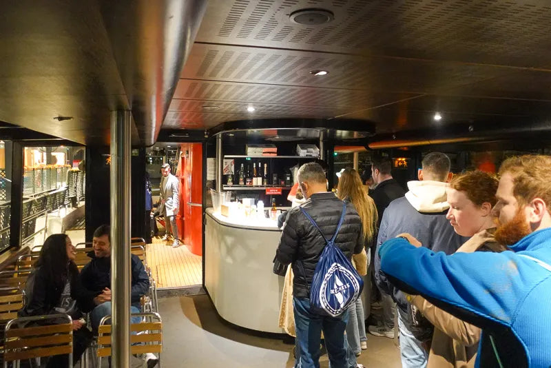 पेरिस सीन नदी क्रूज फ्रेंच संगीत के साथ (वेडेट्स डे पेरिस)