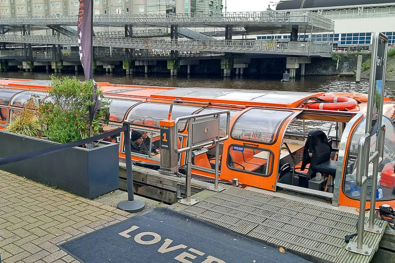 Crociere turistiche sui canali di Amsterdam senza bevande/cibo (Canale degli innamorati)