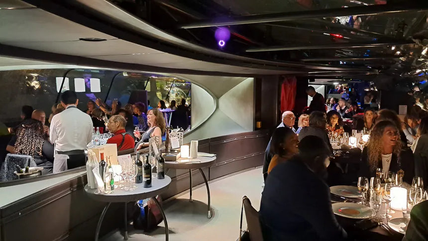 Dîner à Paris 3 ou 4 plats croisière avec musique live (Bateaux Parisiens)