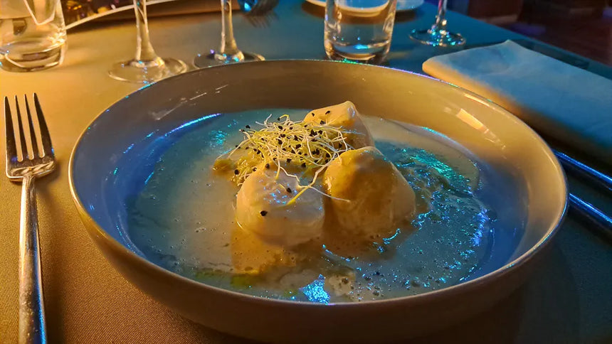 Dîner à Paris 3 ou 4 plats croisière avec musique live (Bateaux Parisiens)