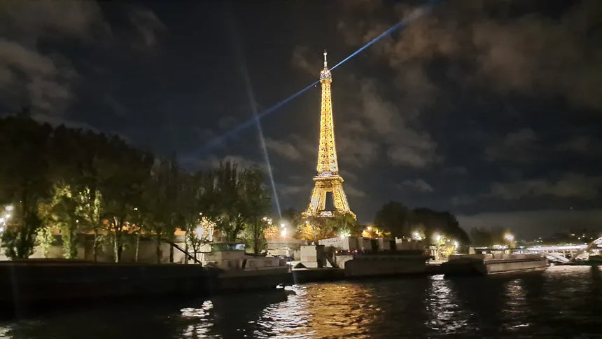 Dîner à Paris 3 ou 4 plats croisière avec musique live (Bateaux Parisiens)