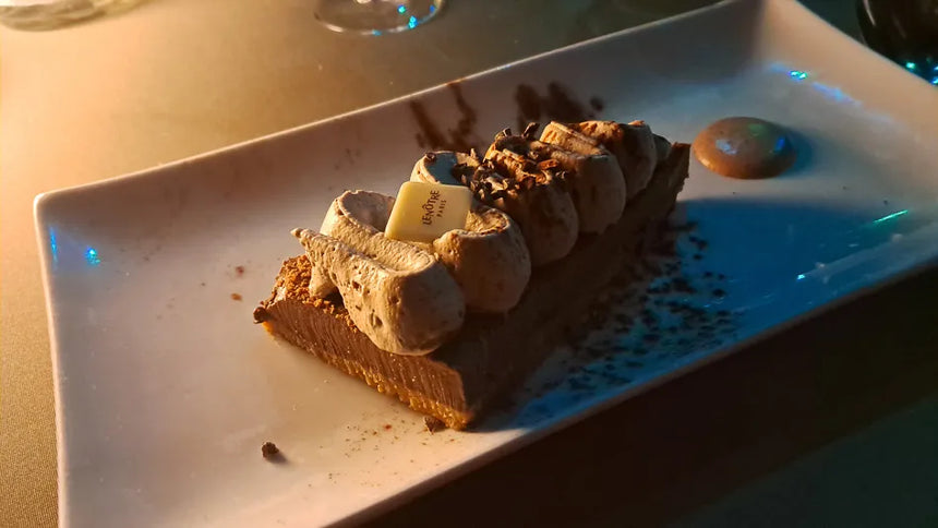 Dîner à Paris 3 ou 4 plats croisière avec musique live (Bateaux Parisiens)