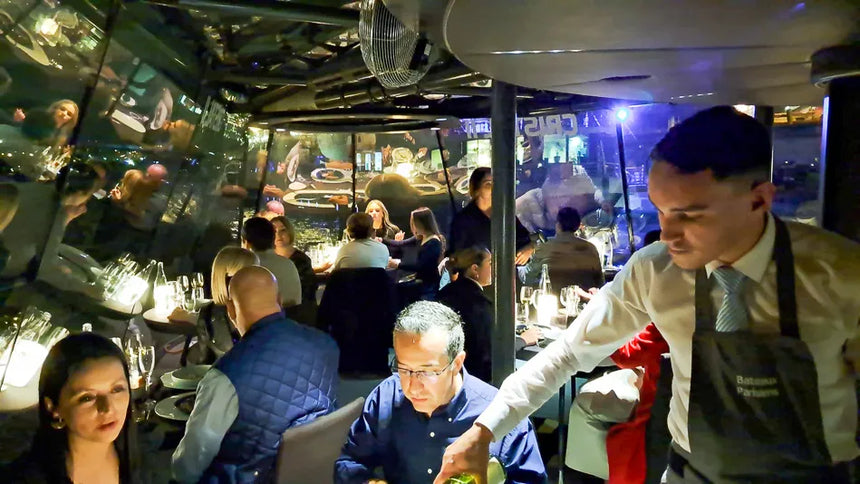Dîner à Paris 3 ou 4 plats croisière avec musique live (Bateaux Parisiens)
