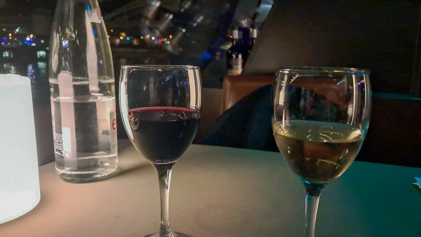 Dîner à Paris 3 ou 4 plats croisière avec musique live (Bateaux Parisiens)