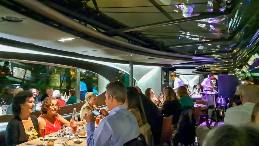 Dîner à Paris 3 ou 4 plats croisière avec musique live (Bateaux Parisiens)