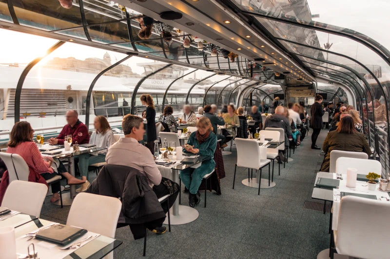 Crociera romantica a Budapest con cena a lume di candela e musica dal vivo (4 portate)