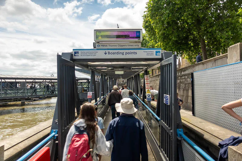 Chuyến du thuyền tham quan sông Thames ở London có thể lên xuống tùy ý với bình luận trực tiếp