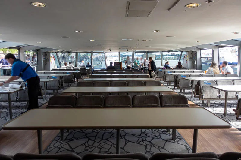 Chuyến du thuyền tham quan sông Thames ở London có thể lên xuống tùy ý với bình luận trực tiếp