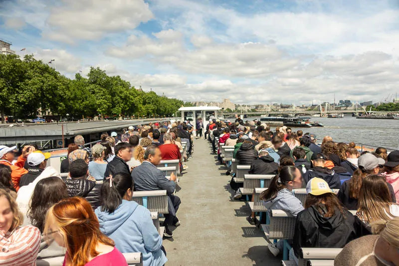 Chuyến du thuyền tham quan sông Thames ở London có thể lên xuống tùy ý với bình luận trực tiếp