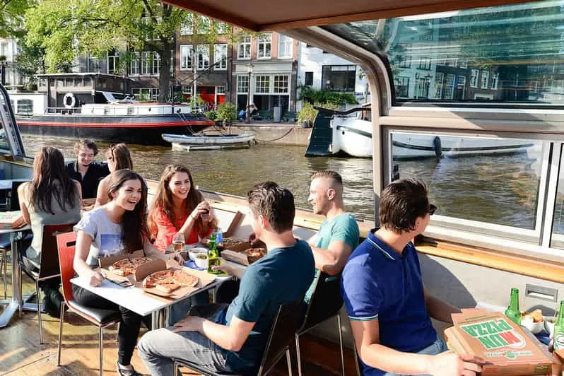 Amsterdam Avond Canal Cruise met Pizza en Dranken