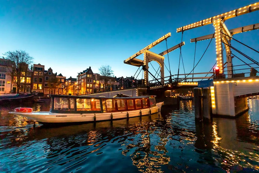 Amsterdam Evening Canal Cruise with Unlimited Drinks