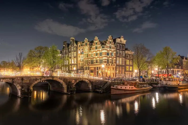 Amsterdam Evening Canal Cruise with Unlimited Drinks