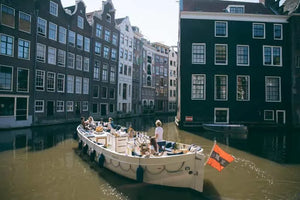 Chuyến du thuyền kênh Amsterdam với tùy chọn đồ uống và đồ ăn nhẹ không giới hạn (Tình bạn)
