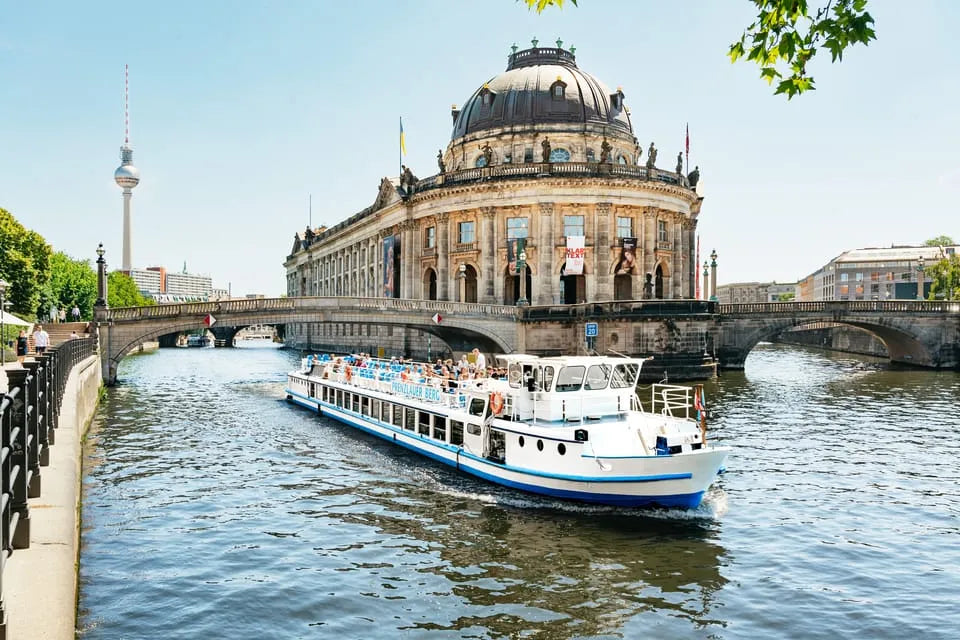 Berlin 1-Hour City River Cruise with Audio Guide