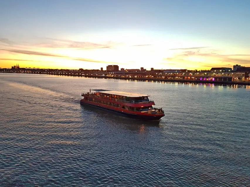 Bordeaux Boat Tour with 3-Course Gourmet French Dinner