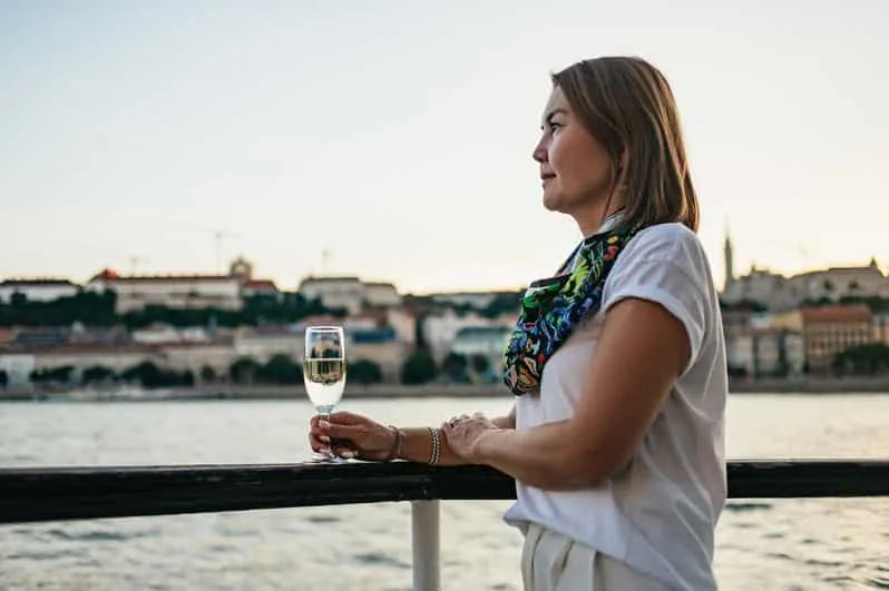 Croisière dîner buffet de 12 plats à Budapest avec spectacle de danse folklorique et de musique