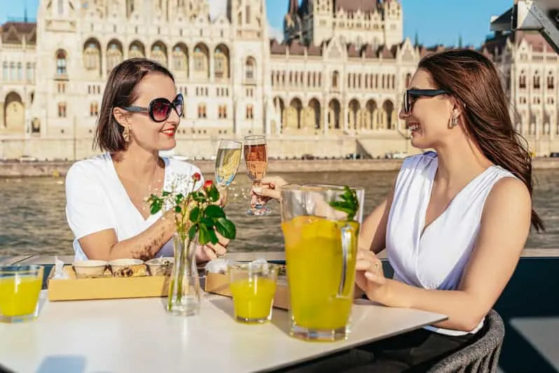 Budapest Nacht Alkohol Kreuzfahrt mit unbegrenztem Prosecco