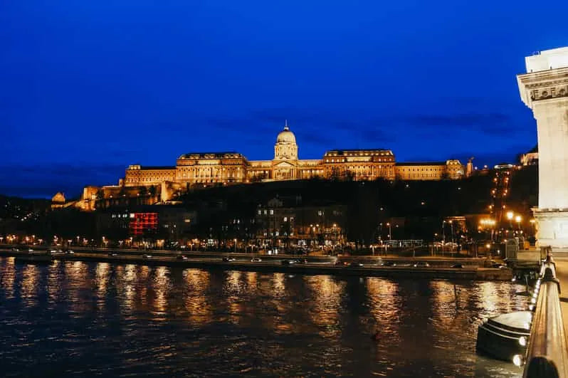Croisière sur le Danube à Budapest avec boisson de bienvenue et guide audio