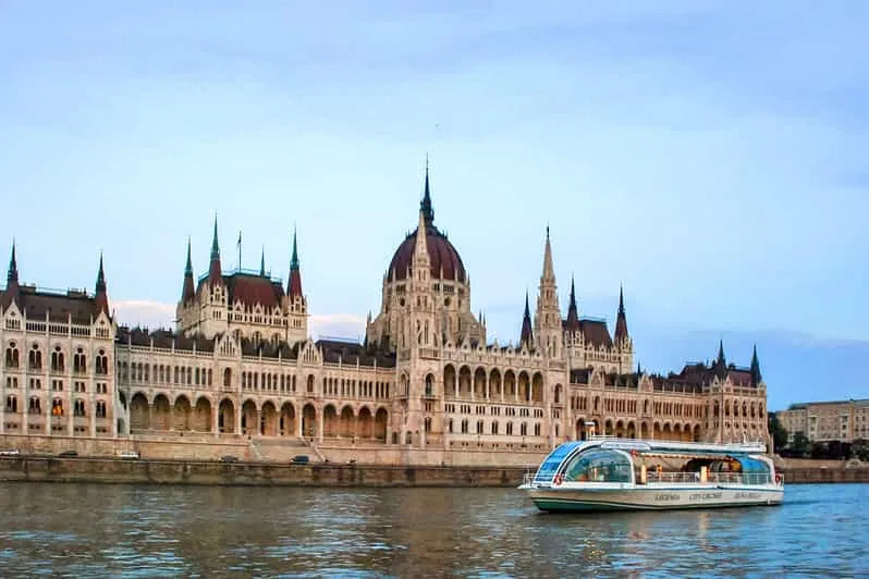 Croisière sur le Danube à Budapest avec boisson de bienvenue et guide audio