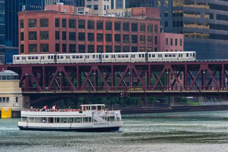 Chicago 45-Minute Architecture Cruise with Family-Friendly Guide