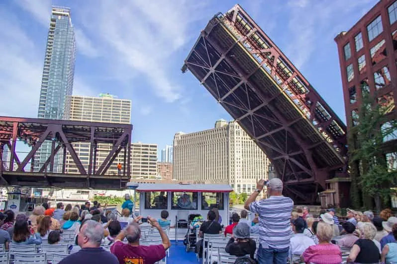 Chicago 45-Minute Architecture Cruise with Family-Friendly Guide