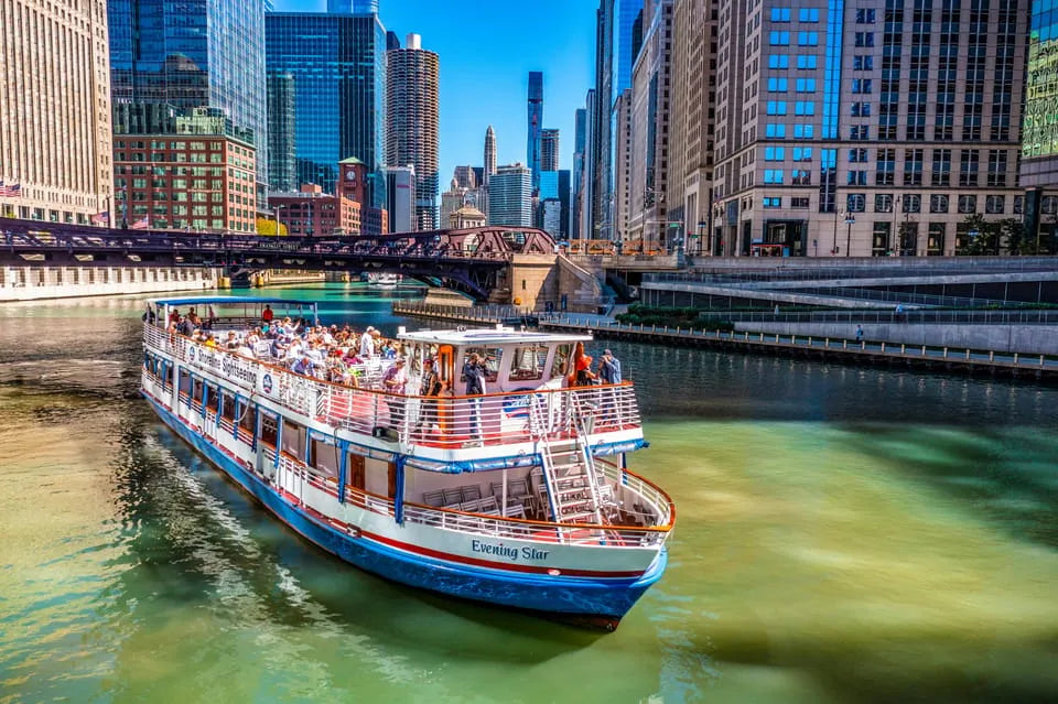 Chicago Architecture River Cruise with Skip-the-Line Access and Live Guide