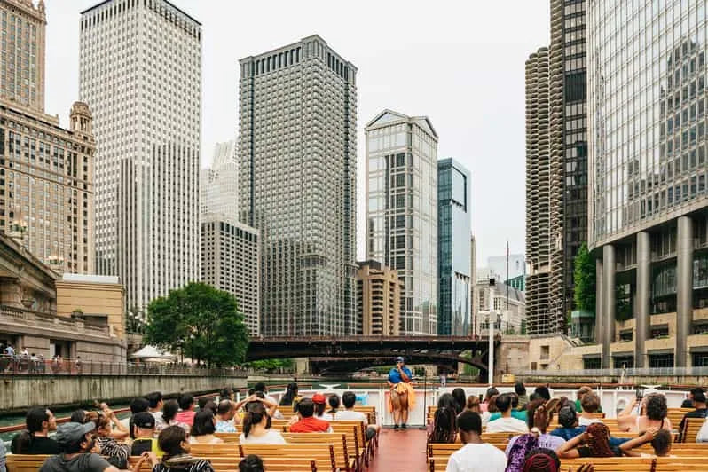 Chicago Mimari Nehir Turu, Hızlı Geçiş ve Canlı Rehber ile