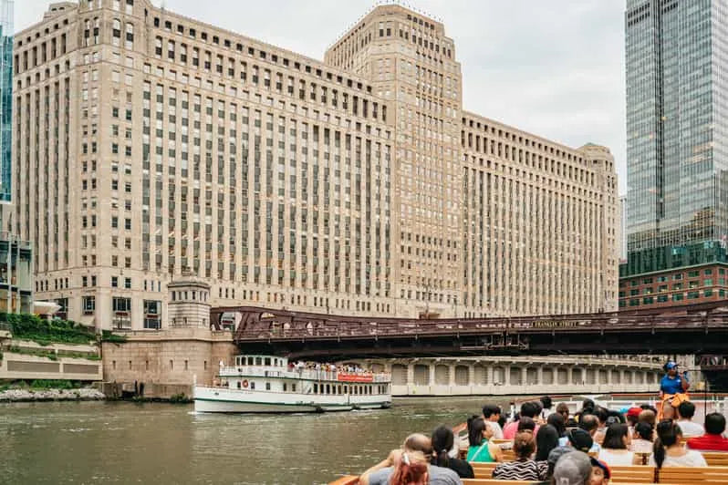 Chicago Mimari Nehir Turu, Hızlı Geçiş ve Canlı Rehber ile