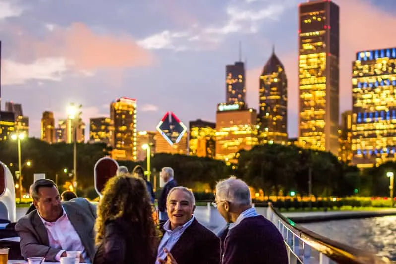 Chicago Havai Fişekleri Teknesi Turu Nehir ve Göl Seçenekleri