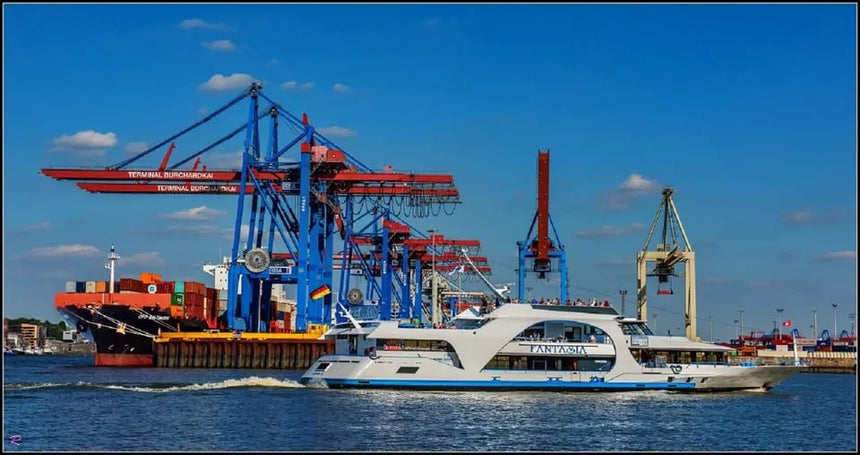 Hamburg Boat Tour through the Harbor and Blankenese