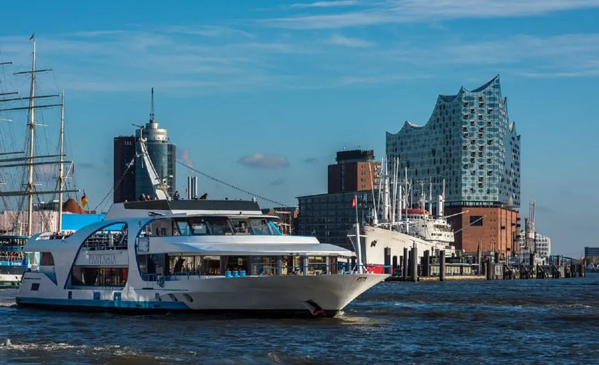 Hamburg Boat Tour through the Harbor and Blankenese