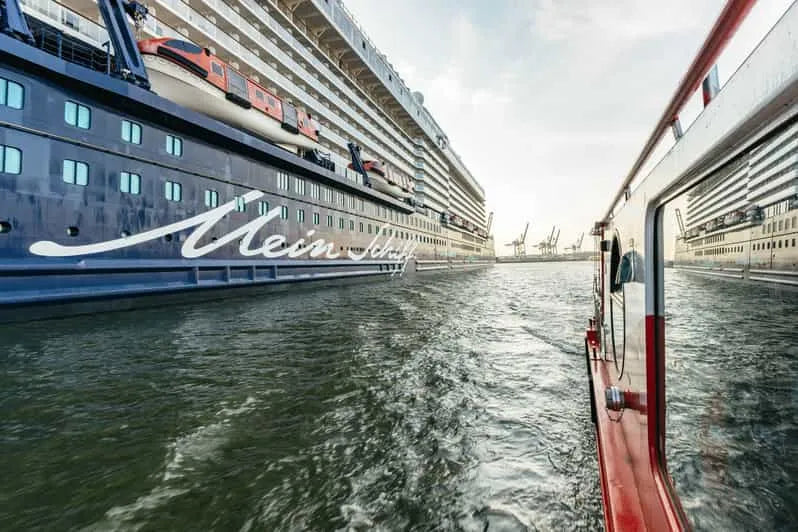 Hamburg Evening Cruise with Cheese and Wine Tasting