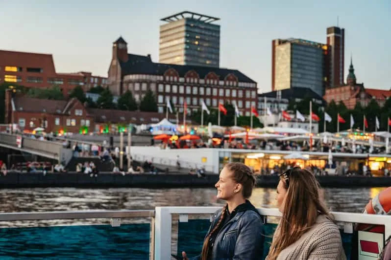 Hamburg Akşam Turu: Muhteşem Liman Işıkları ve Anıtlar