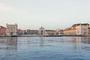 Lisbon Boat Tour with Green Wine and Evening Skyline Views