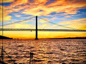 Lisbon Boat Tour with Green Wine and Evening Skyline Views