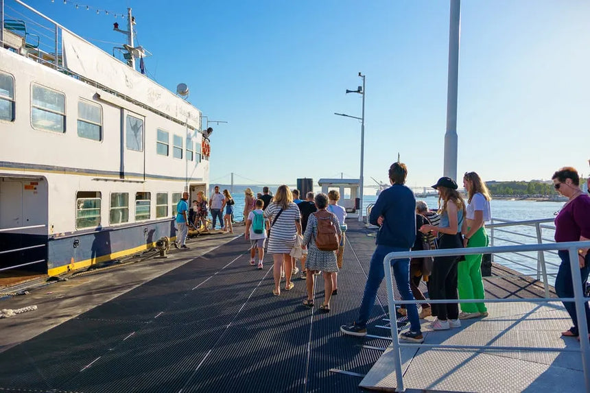 Lisbon Boat Tour with Muscatel Wine and Alfama Views