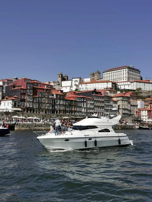 Luxury Porto Yacht Cruise with Welcome Drink and Stunning Views