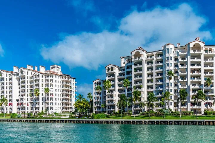 Miami Boat Tour of Celebrity Homes with Live Guide and Skyline Views