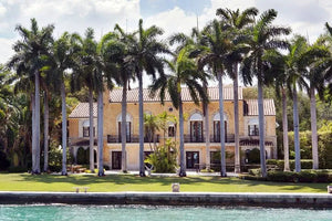 Miami Boat Tour of Celebrity Homes with Live Guide and Skyline Views