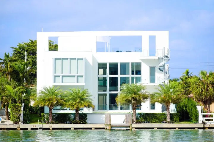 Miami Boat Tour of Celebrity Homes with Live Guide and Skyline Views