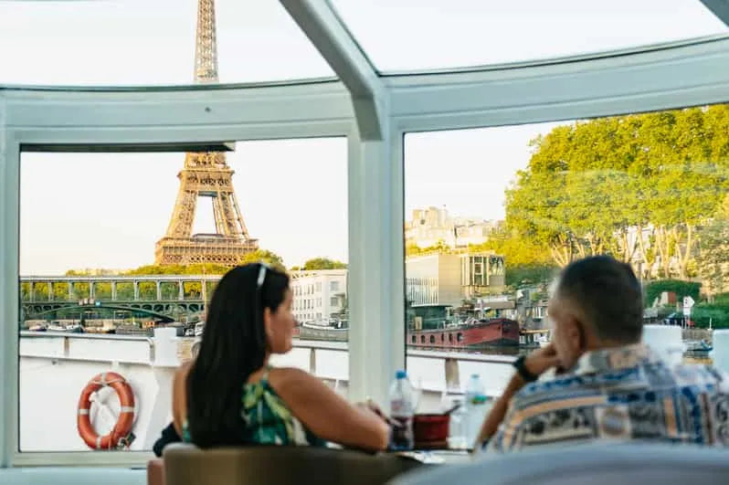 Paris Budget Dinner Cruise with Panoramic Views
