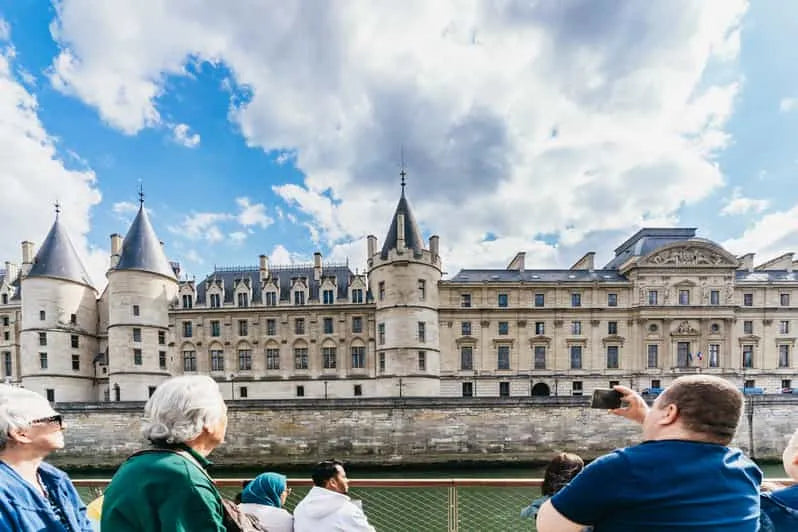 Paris Seine-Flusskreuzfahrt mit Audioguide (Bateaux Parisiens)