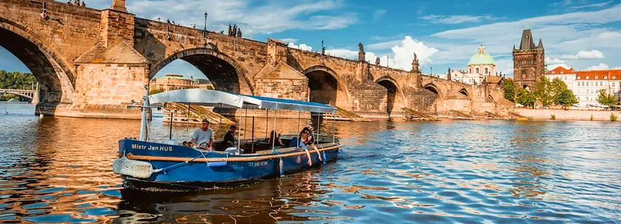 Prague Evening Sightseeing River Cruise with Audio Guide