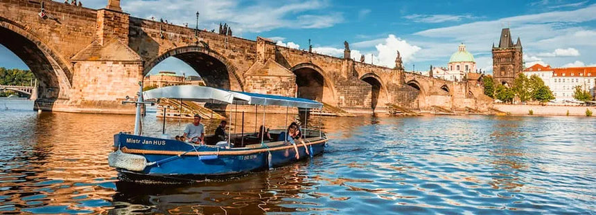 Prag Gece Manzaralı Nehir Turu ile Sesli Rehber