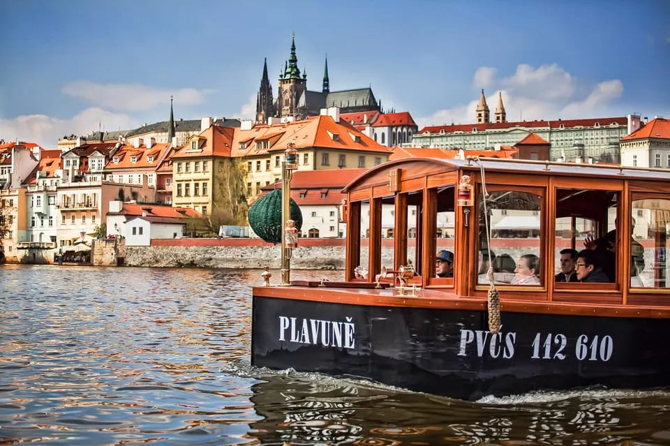 Prague Historical River Tour with Drinks