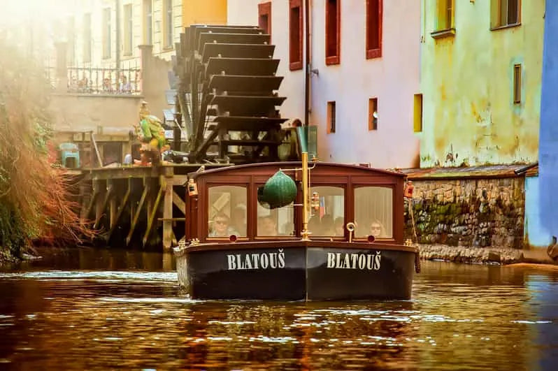 Prague Historical River Tour with Drinks