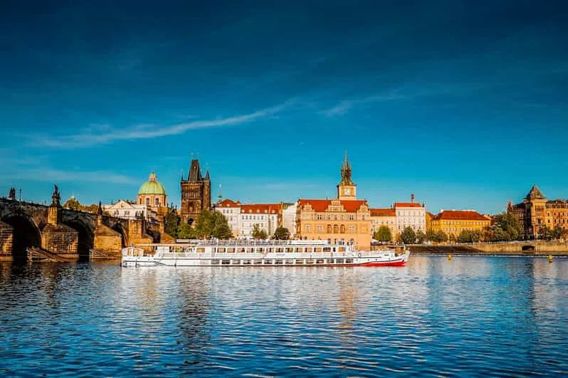 Prag Gece Turu, Açık Büfe Akşam Yemeği ve Canlı Müzik ile